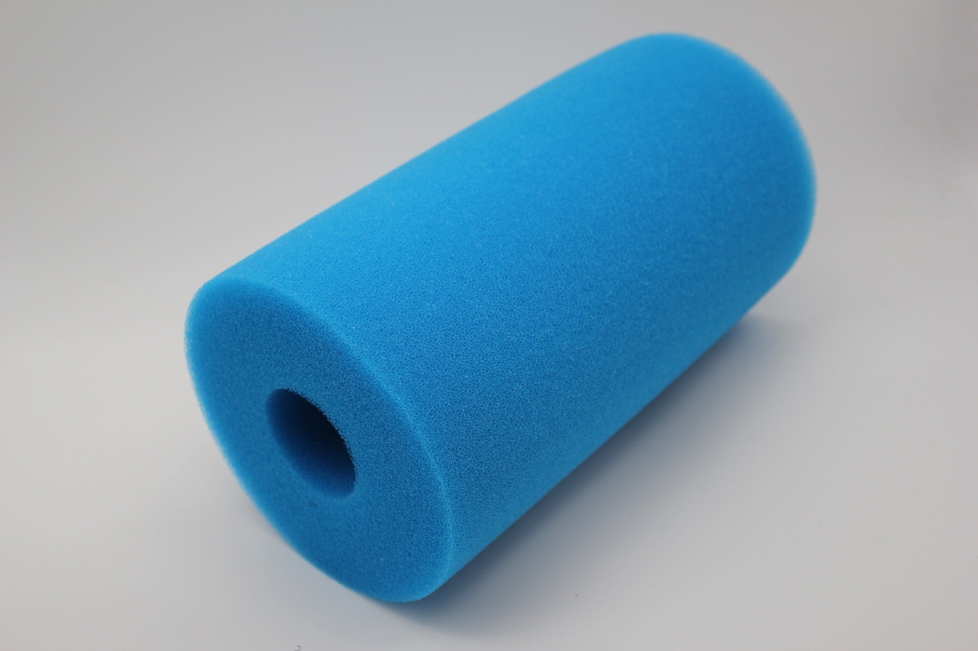Swimming pool filter sponge column